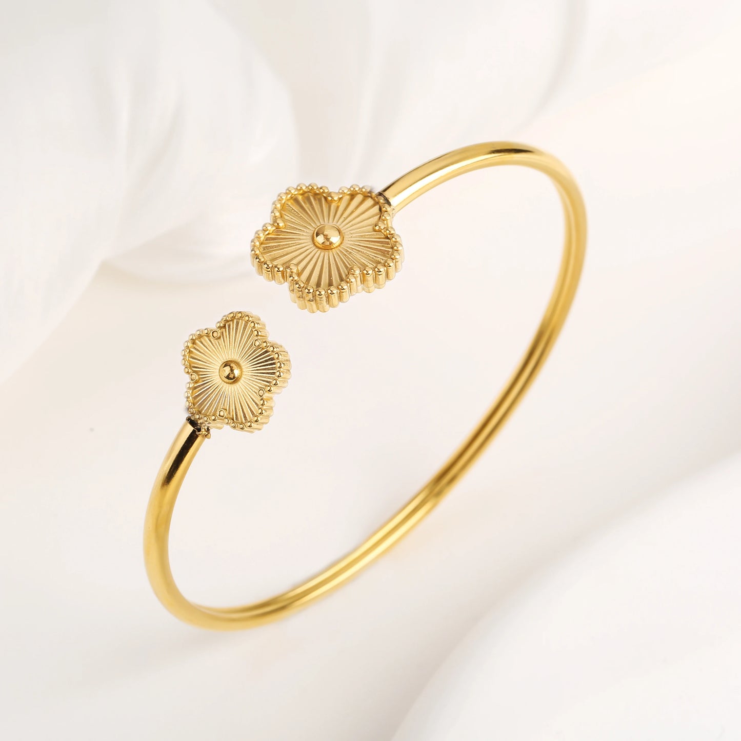 18K Gold Plated Clover Flower Bangle
