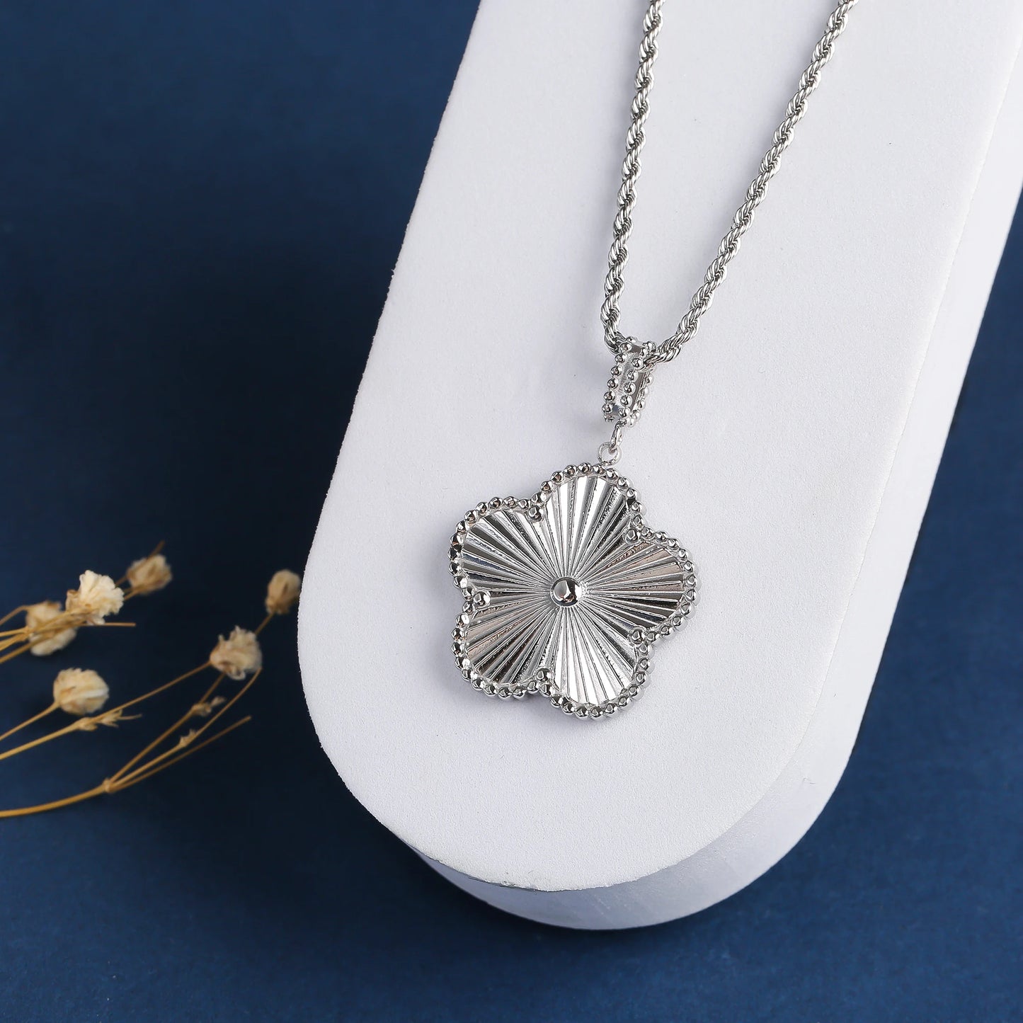 Classic Clover Pendant Necklace