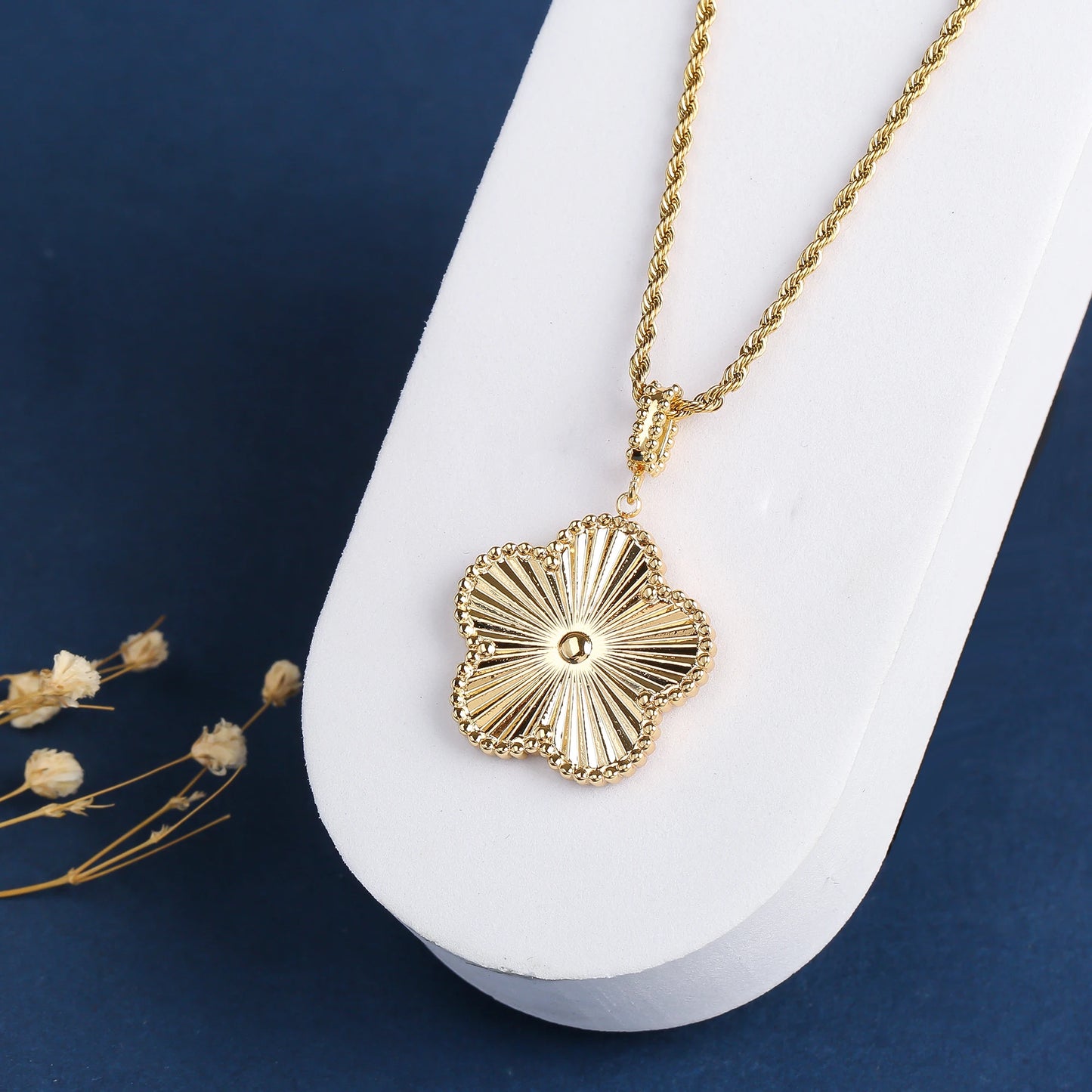 Classic Clover Pendant Necklace