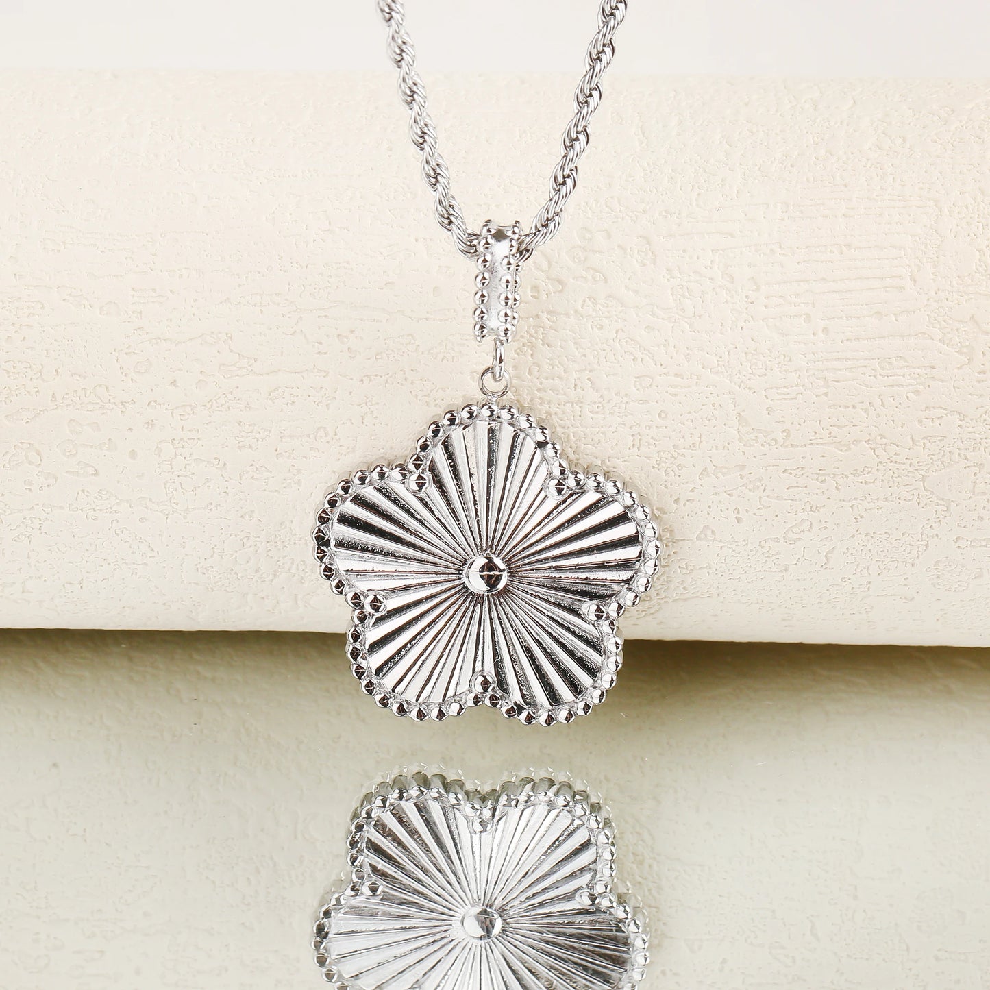 Classic Clover Pendant Necklace